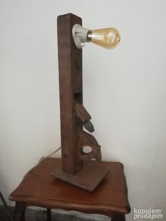lampa od vodovodnih cevi