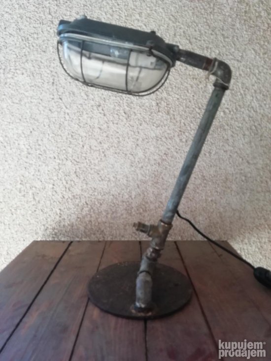 lampa od vodovodnih cevi