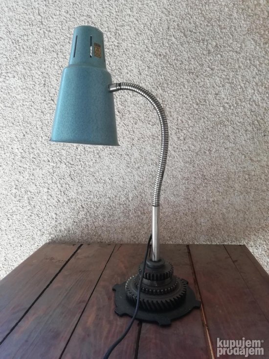 lampa od vodovodnih cevi