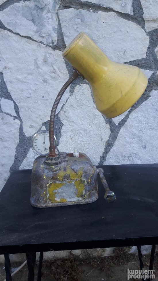 lampa od vodovodnih cevi