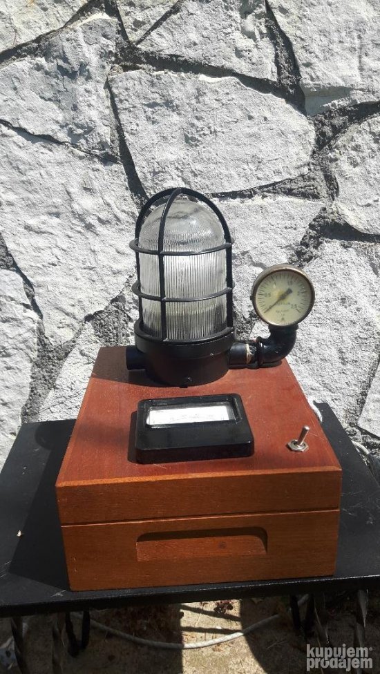 lampa od vodovodnih cevi