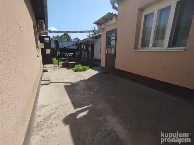 Tri prizemne kuće na Telepu! 238m2