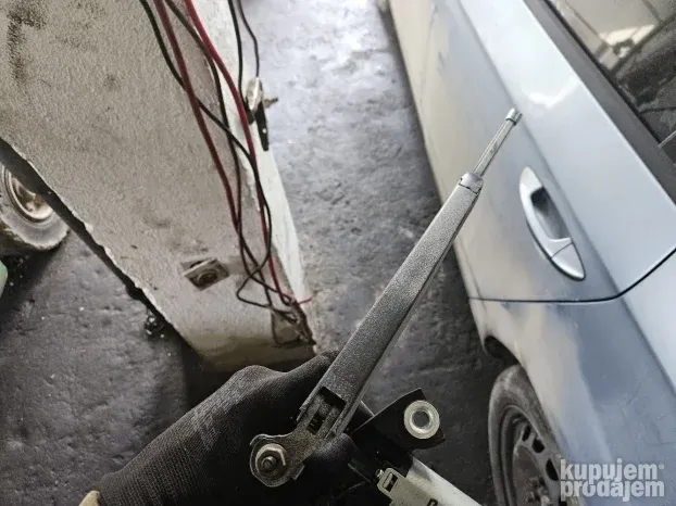 Zadnji Brisac VW Passat B6