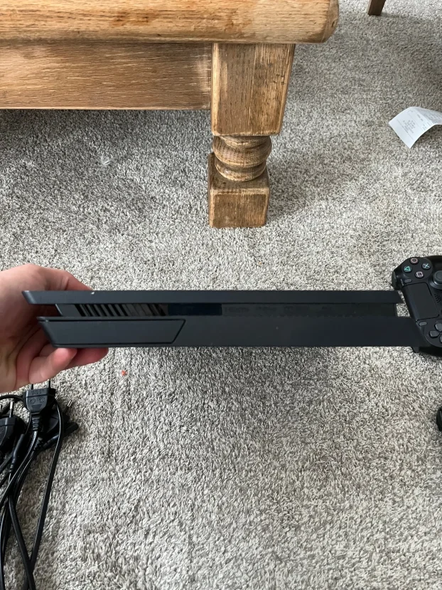 SonyPlaystation 4 Slim 1TB/2 džojsticka/igrice po dogovoru