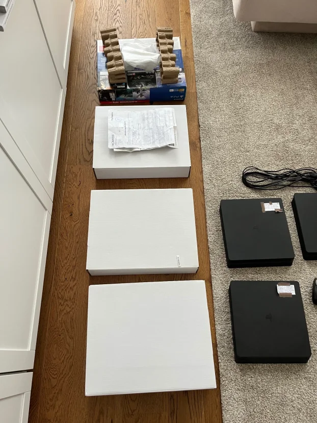 SonyPlaystation 4 Slim 1TB/2 džojsticka/igrice po dogovoru