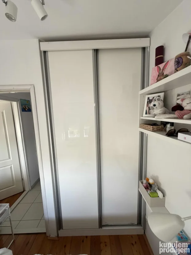 Garderober/ormar sa kliznim vratima