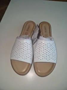 Nove kozne papuce Lasocki br 39 SNIZENO