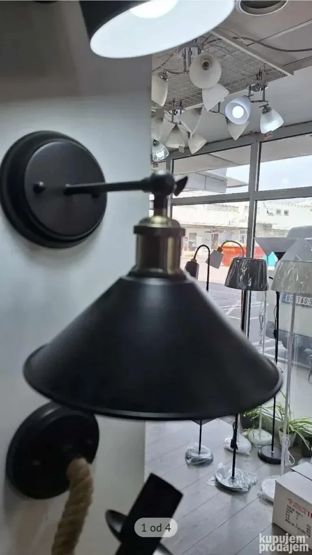 Zidna lampa modernog dizajna  Artikal: Zidna lampa  Tip grla