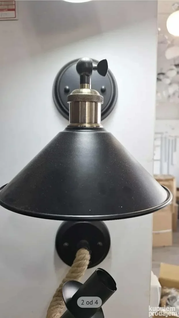 Zidna lampa modernog dizajna  Artikal: Zidna lampa  Tip grla