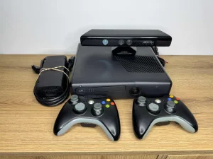 Xbox 360 Slim 500 gb 2 dzoj + kinect kamera