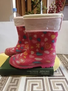 Roze gumene čizmice sa dezenom 33
