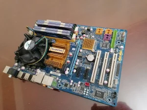 Polukonfiguracija GA-EP35-DS3 + E5300 + 4gb + kuler