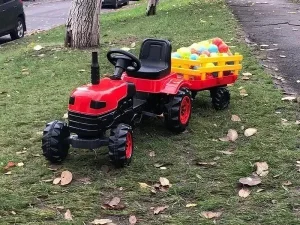 Traktor za decu sa prikolicom