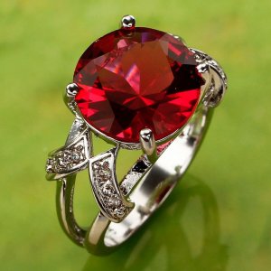 Posrebren prelep prsten 925