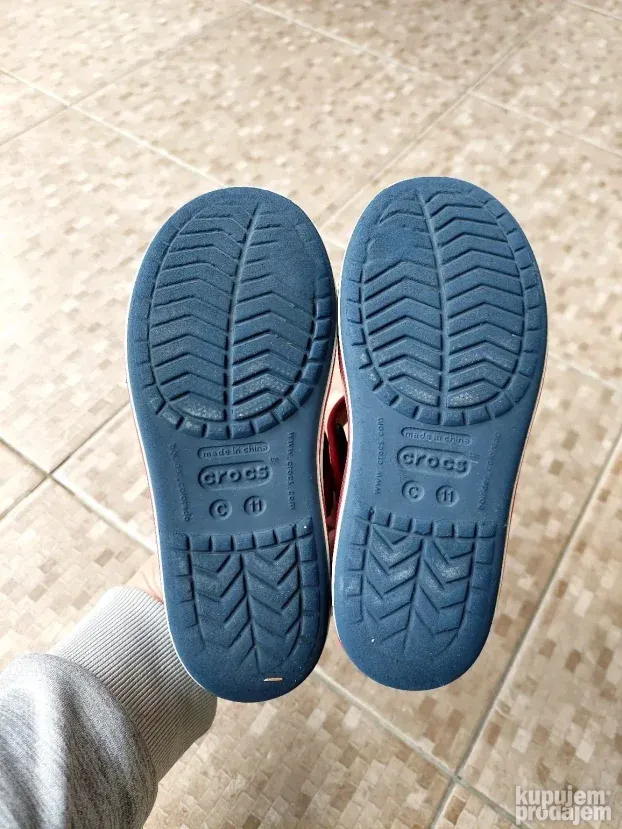 Crocs sandale oznaka c11 za devojcicu DVA PARA