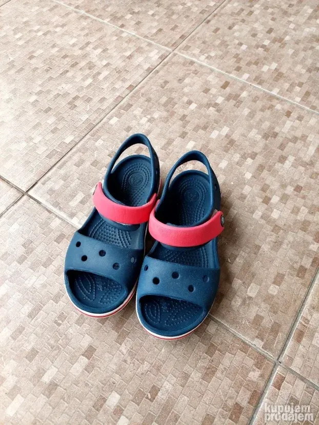 Crocs sandale oznaka c11 za devojcicu DVA PARA