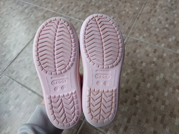 Crocs sandale oznaka c11 za devojcicu DVA PARA