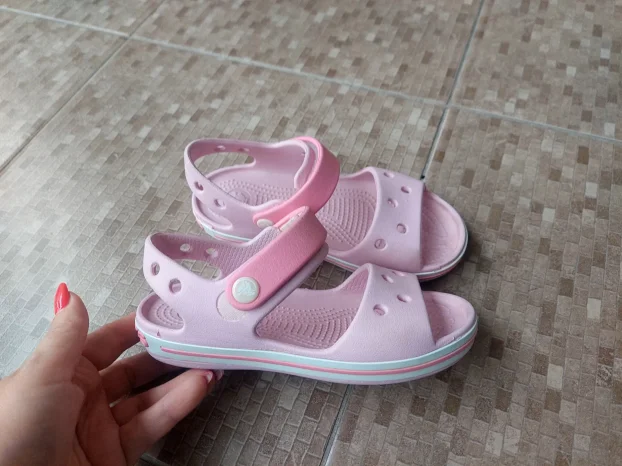 Crocs sandale oznaka c11 za devojcicu DVA PARA