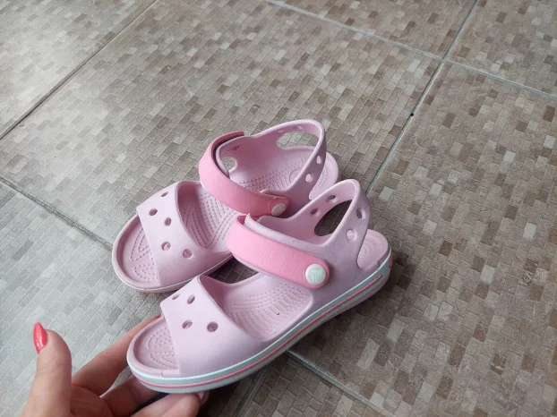 Crocs sandale oznaka c11 za devojcicu DVA PARA