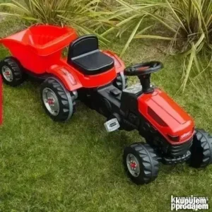 CRVENI traktor sa prikolicom Pilsan nema jace plastike