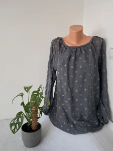 Siva dvoslojna bluza sa tufnama vel L