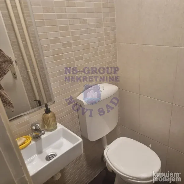 Izdaje se odličan namešten trosoban stan na Bulevaru. 74m2.