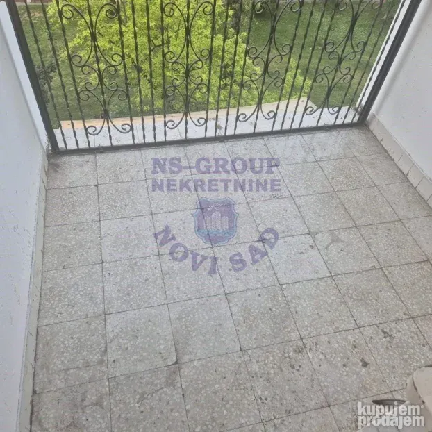 Izdaje se odličan namešten trosoban stan na Bulevaru. 74m2.