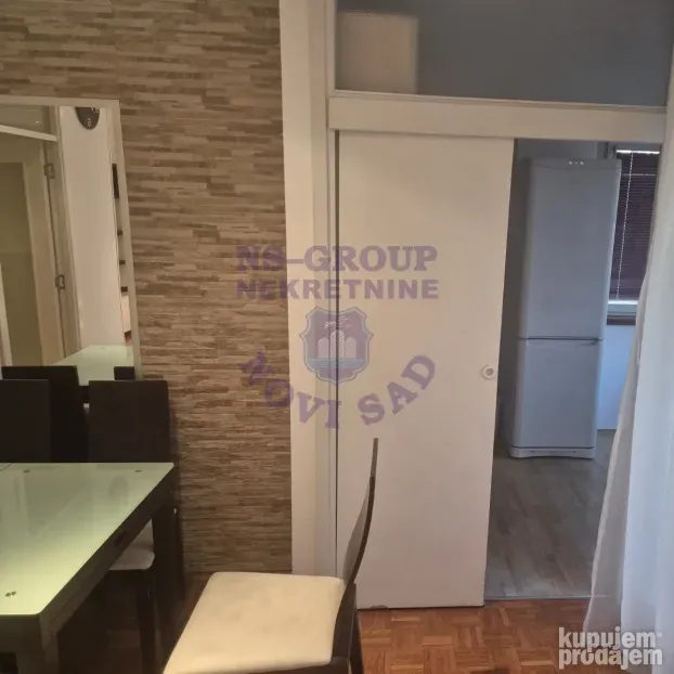 Izdaje se odličan namešten trosoban stan na Bulevaru. 74m2.