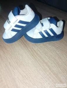 Dečije patike br 22
