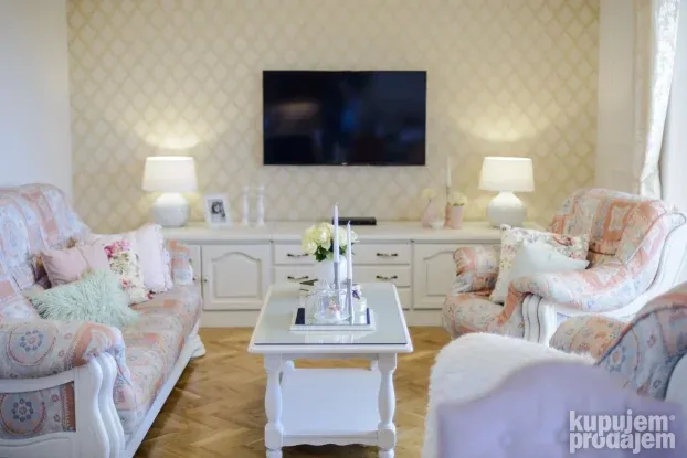 Vila Lavanda, Postranje