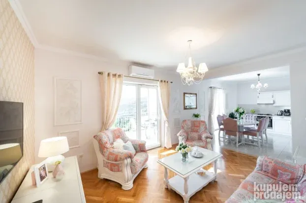 Vila Lavanda, Postranje