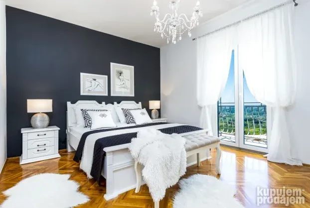 Vila Lavanda, Postranje