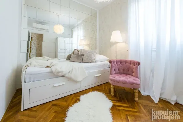 Vila Lavanda, Postranje