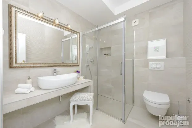 Vila Lavanda, Postranje