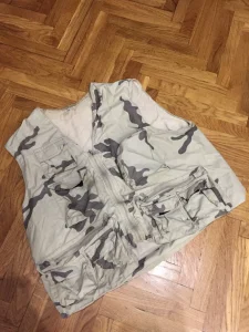 Varalicarski prsluk  sa puno dzepova