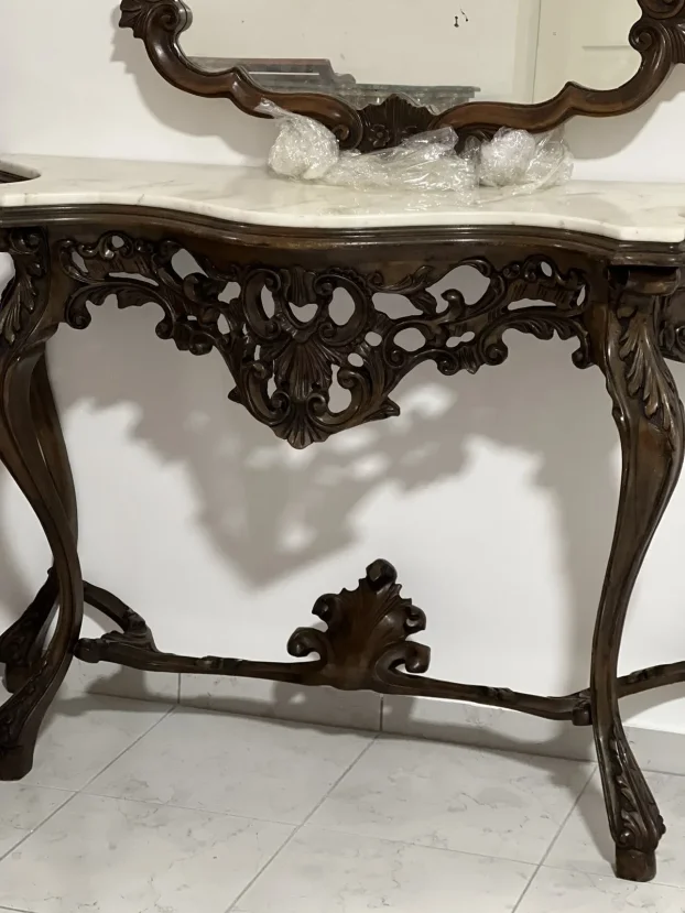 Stilska konzola i ogledalo