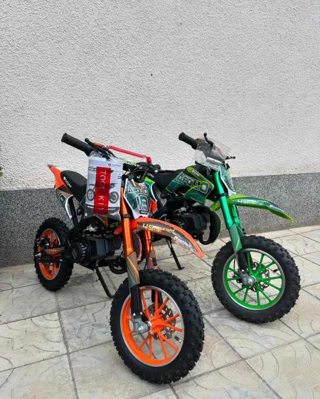 N O V O NITRO Apollo 49cc Pocket Bike!