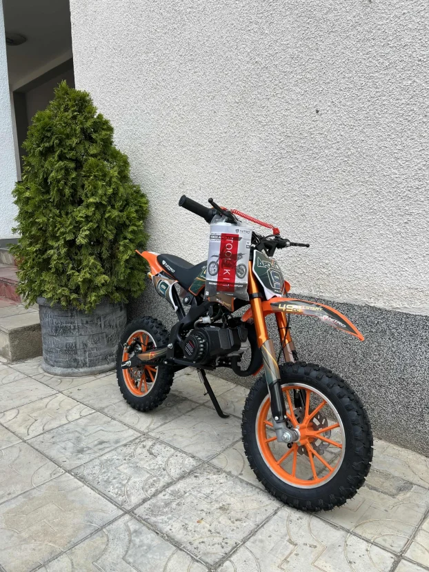 N O V O NITRO Apollo 49cc Pocket Bike!