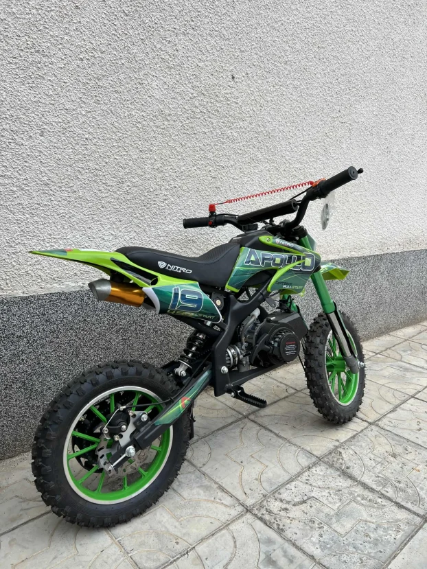 N O V O NITRO Apollo 49cc Pocket Bike!