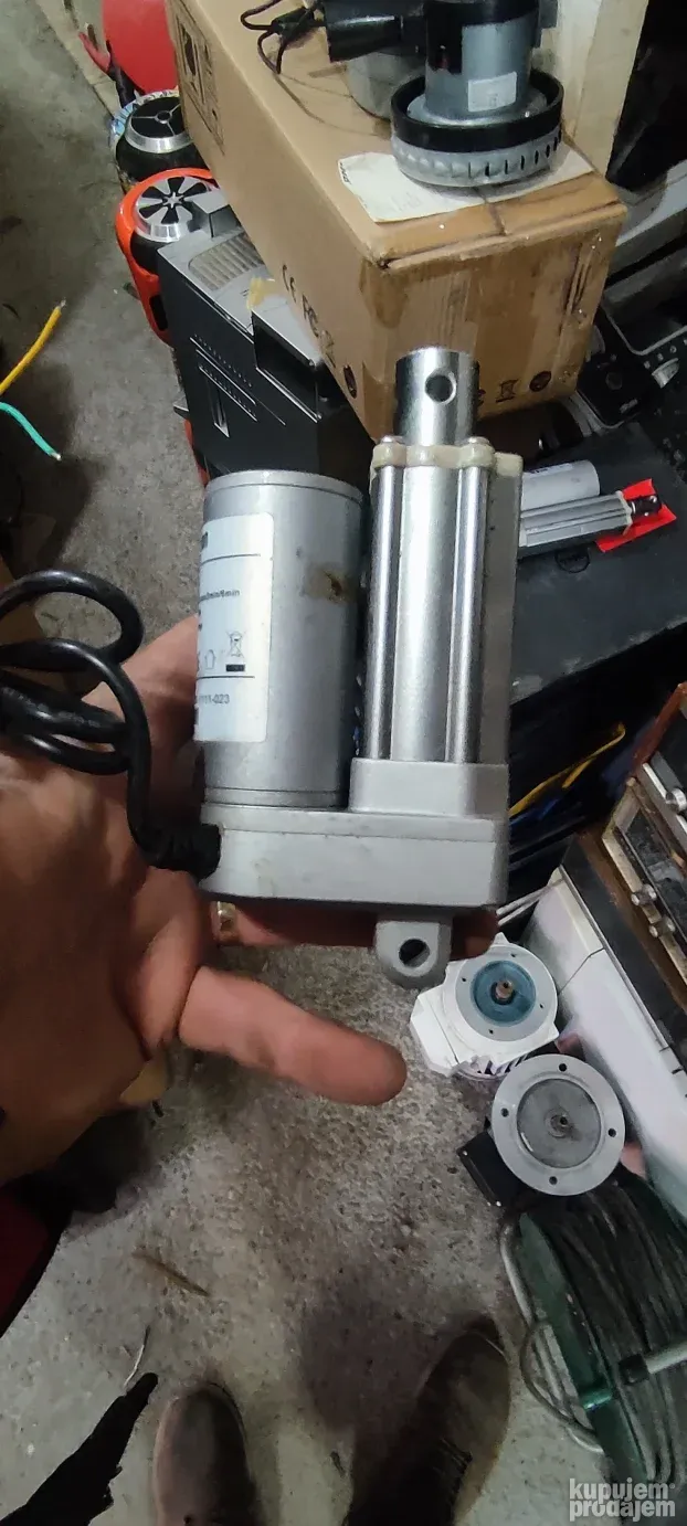 dva el.klipna linearna motora timotion 12v.3,5a.750n.3cm.