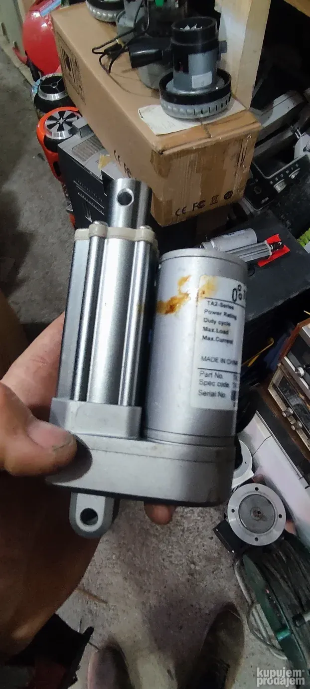 dva el.klipna linearna motora timotion 12v.3,5a.750n.3cm.