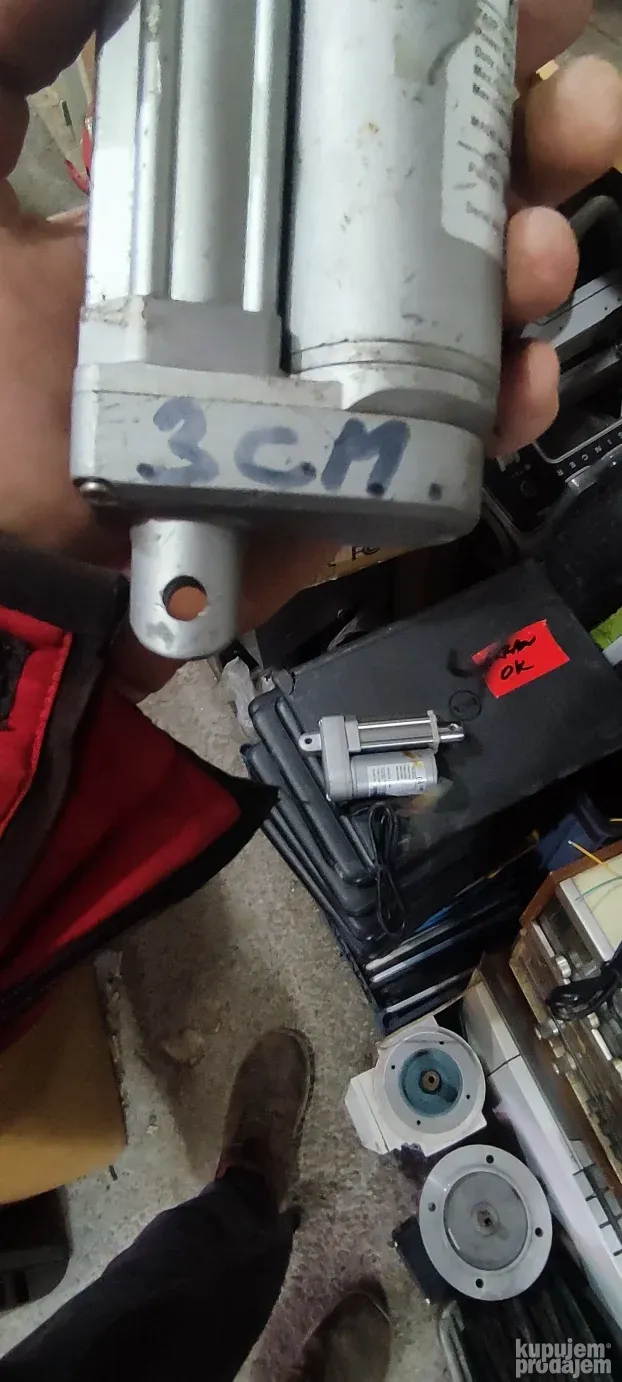 dva el.klipna linearna motora timotion 12v.3,5a.750n.3cm.