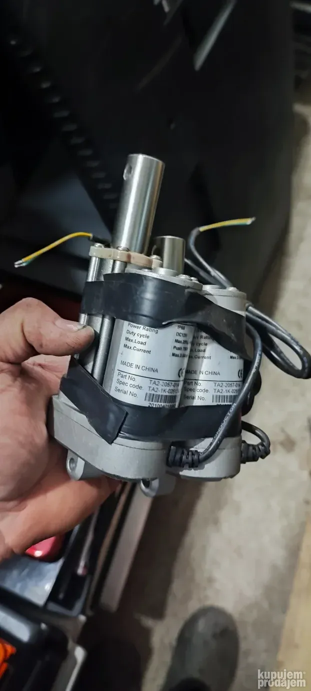 dva el.klipna linearna motora timotion 12v.3,5a.750n.3cm.