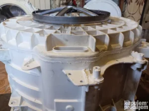 Varenje plasticnih kazana kod ves masina