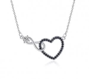 Posrebrena prelepa ogrlica 925