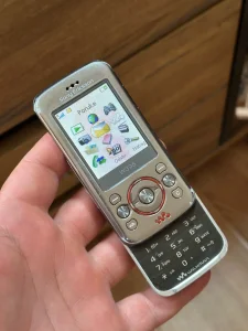 Sony Ericsson W395