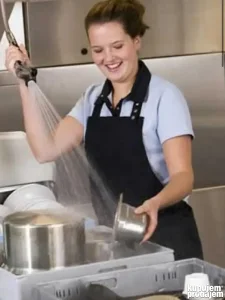 perač sudova u Restoranu