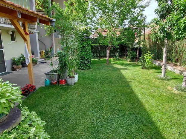 9. maj, 5+ petosobna, 300 m²