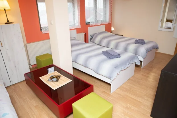 9. maj, 5+ petosobna, 300 m²