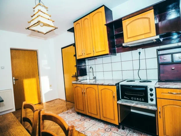 9. maj, 5+ petosobna, 300 m²